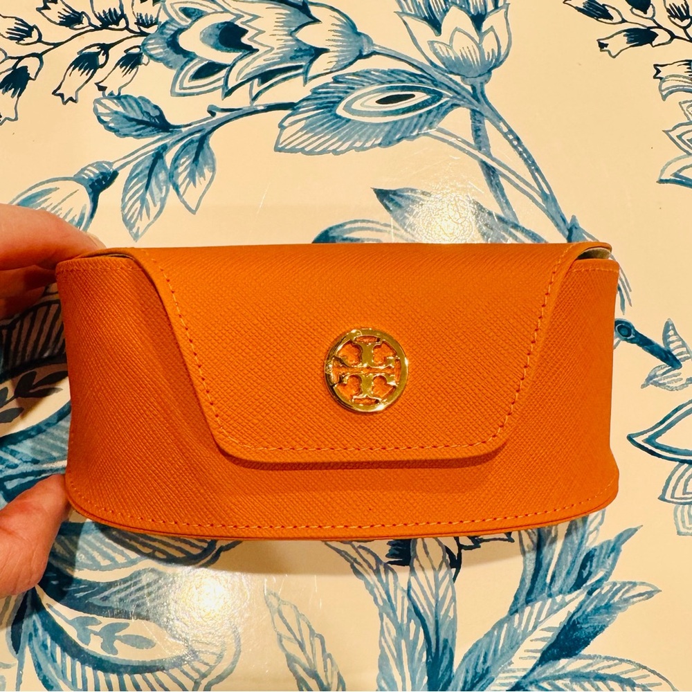 Brand new Tory Burch 🧡⭐️Bright Orange Wallet with Gold Logo, Extra Large